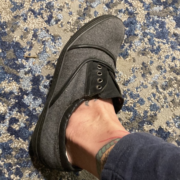 Alexander McQueen grey wool/black leather, lace less slip on deck shoes. - Picture 6 of 8